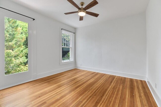 Building Photo - 116 Lafayette Dr NE