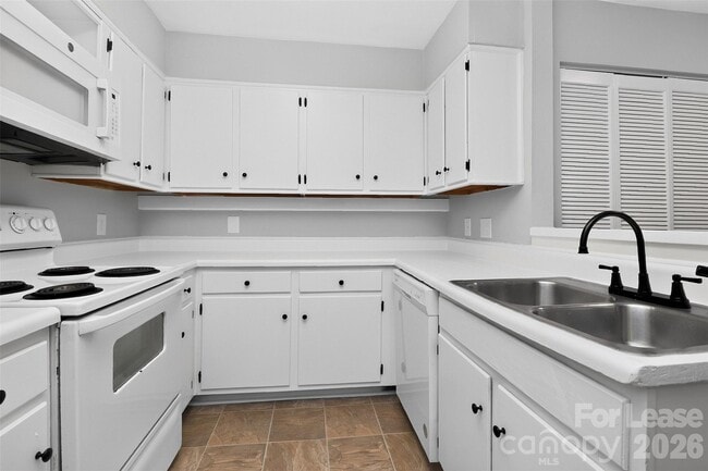 Building Photo - 4804 Spring Lake Dr