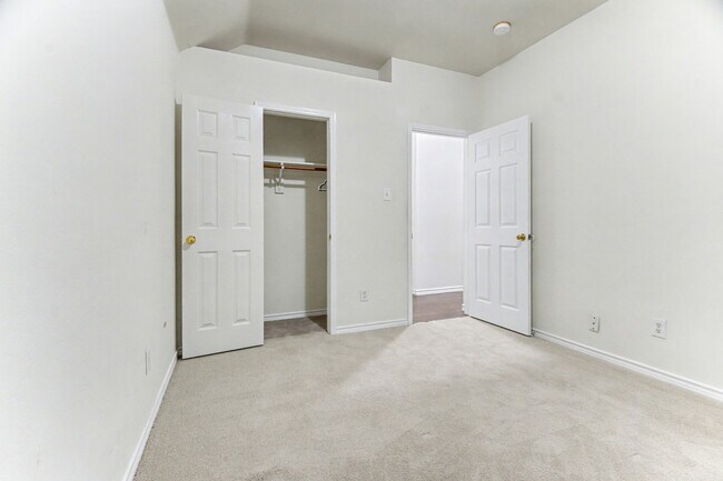 Building Photo - 5474 Golfside Dr