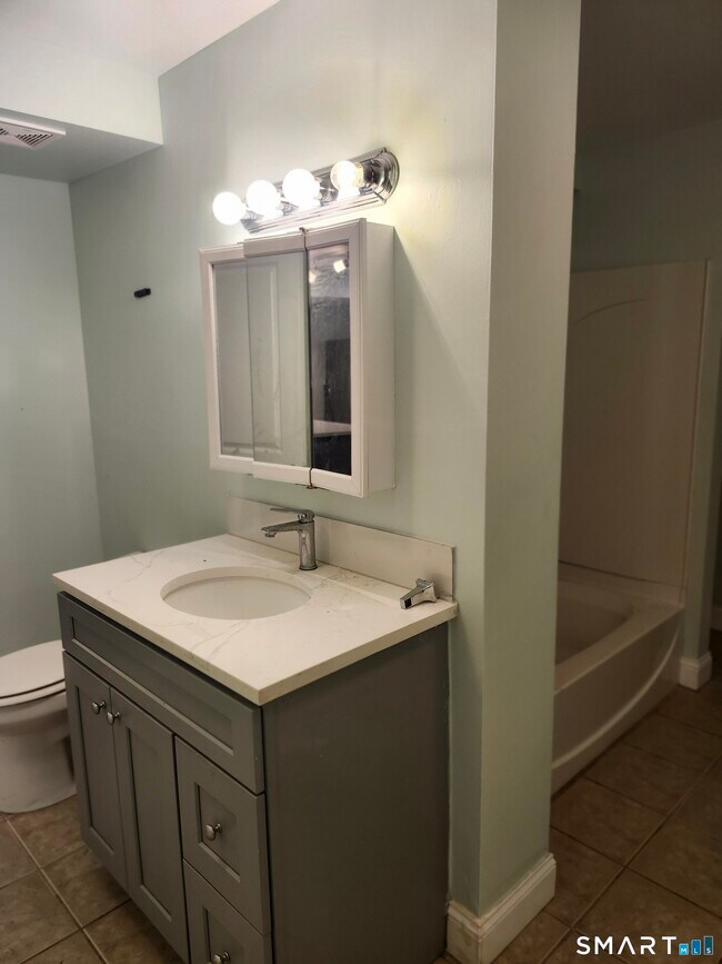 Building Photo - 488 Chapel St