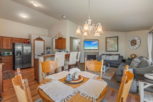 Building Photo - Beautiful 3-bed/2-bath Orting Home in Rive...