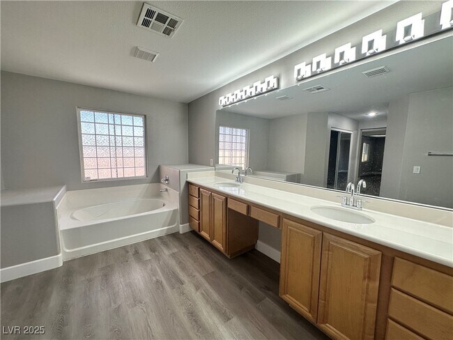 Building Photo - 4312 N Thunder Twice St