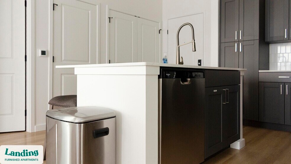 Building Photo - 650 N Main St