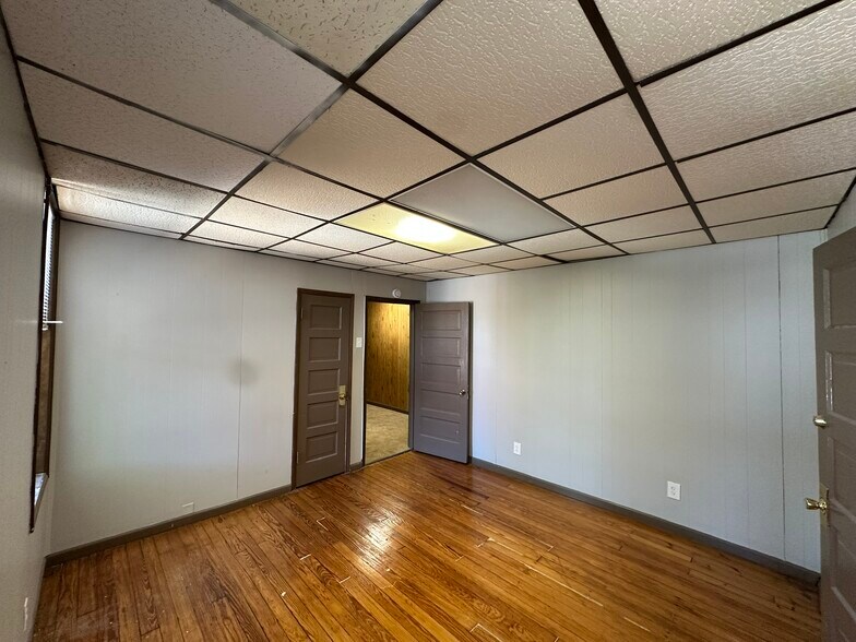 Building Photo - 3205 Arsenal St
