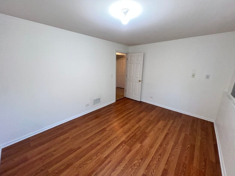 Building Photo - 806 Lewisburg Ln