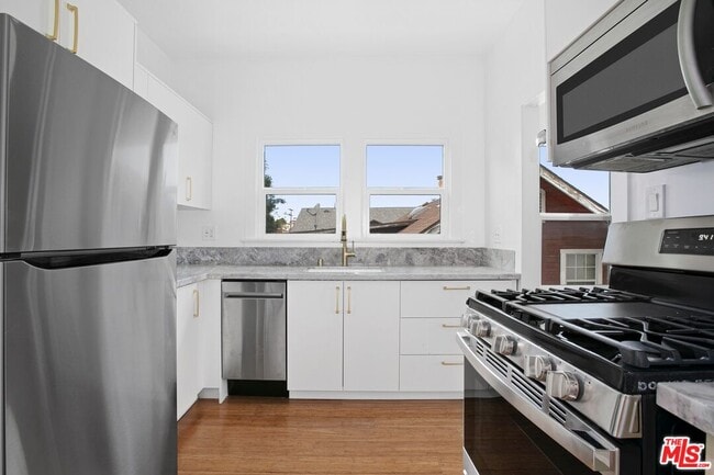 Building Photo - 1928 1/2 Santa Ynez St
