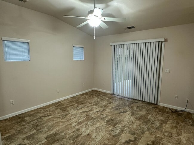 Building Photo - 5449 W Ashland Ct