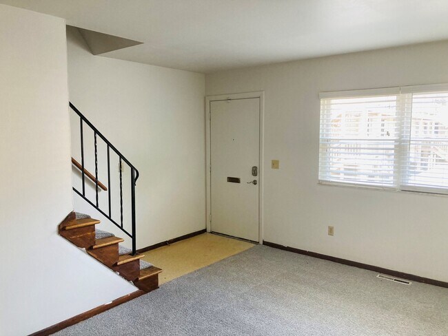 Building Photo - 1458 Highland St