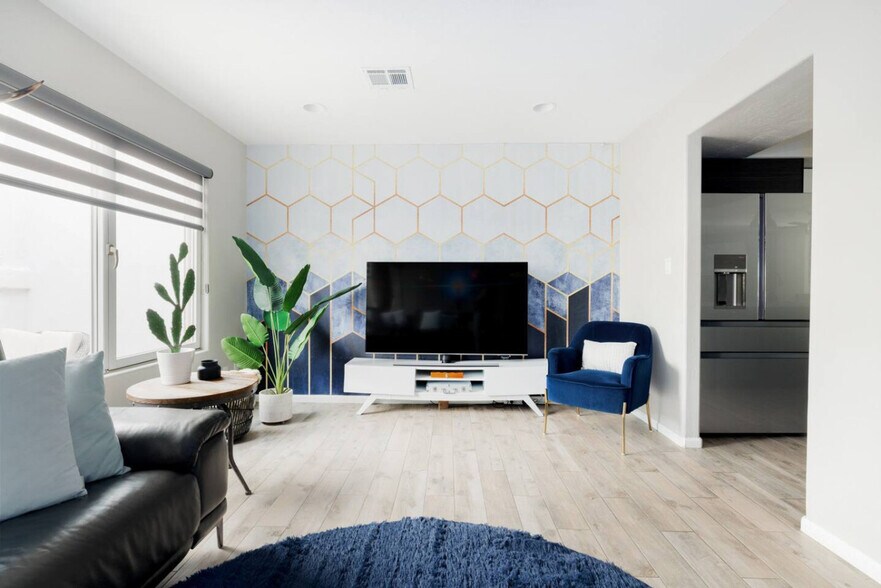 Building Photo - 6843 E Sheena Dr