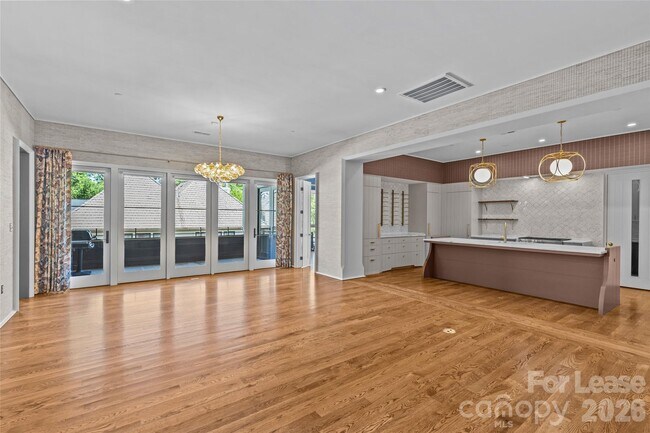 Building Photo - 1172 Queens Rd