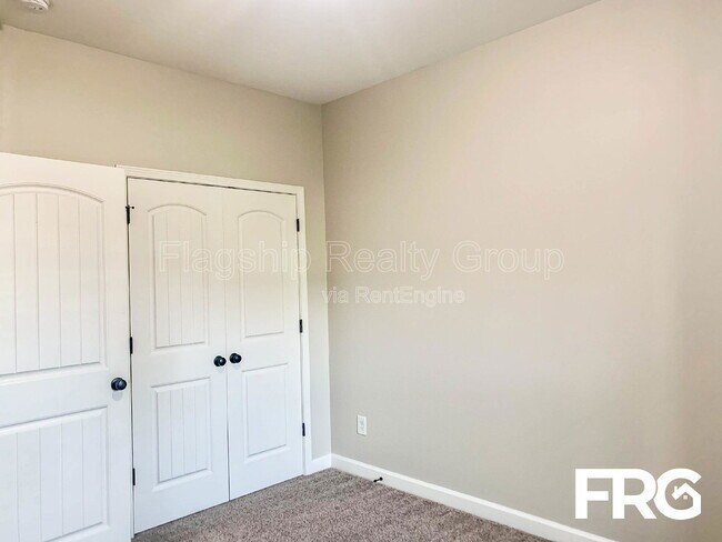 Building Photo - 230 Planters Ridge Dr