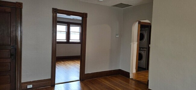 Building Photo - 125 Vernon St