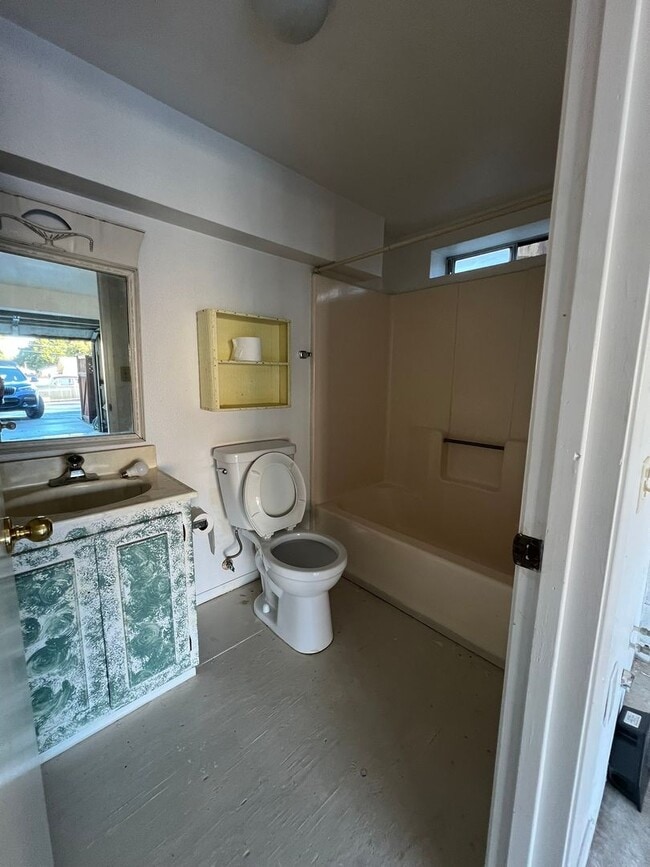 Building Photo - 515 Ash St