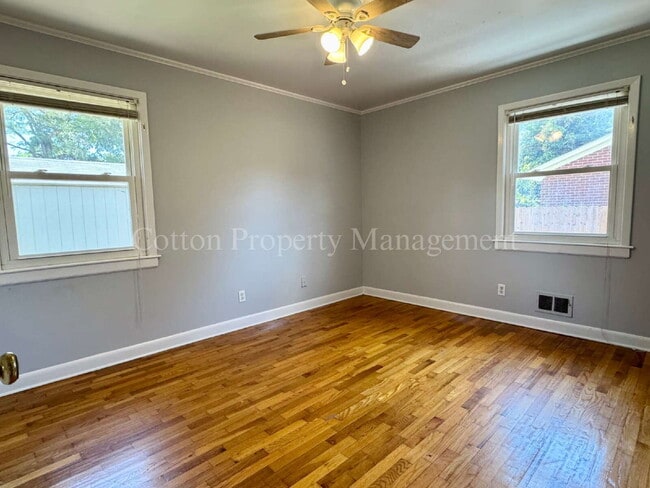 Building Photo - 301 Toulon St