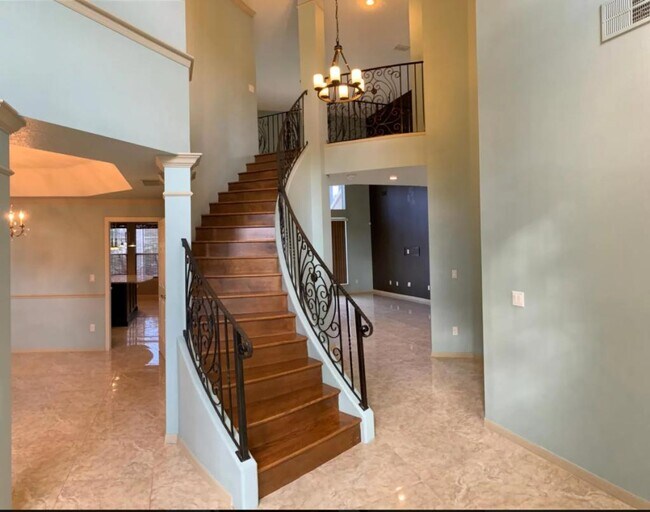 Building Photo - 8055 Glitter Ct