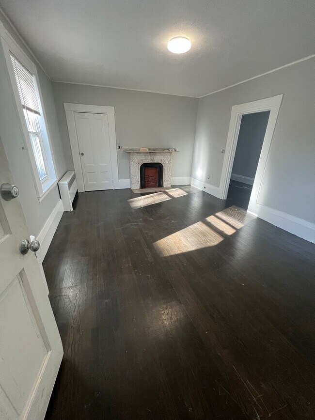 Primary Photo - 77 Bailey St