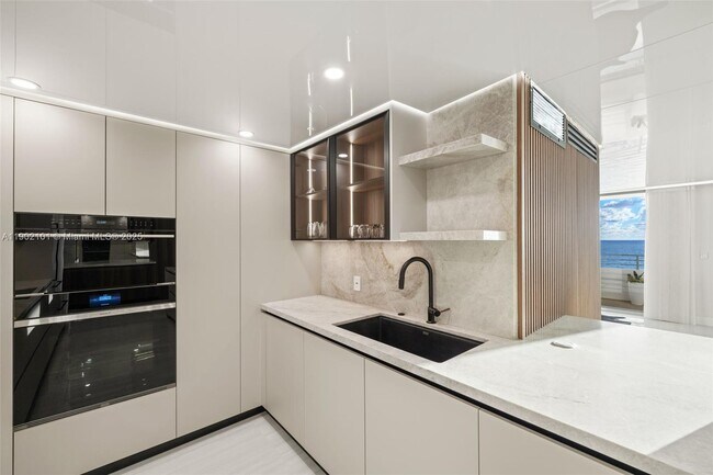 Building Photo - 5555 Collins Ave