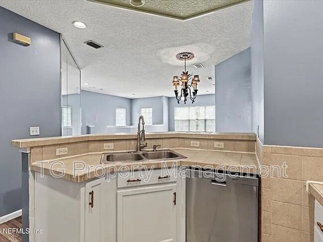 Building Photo - 12301 Kernan Forest Blvd