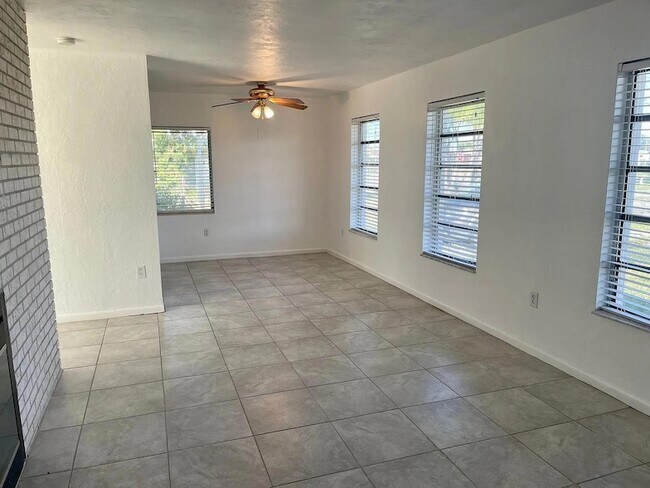 Building Photo - 22086 Beverly Ave