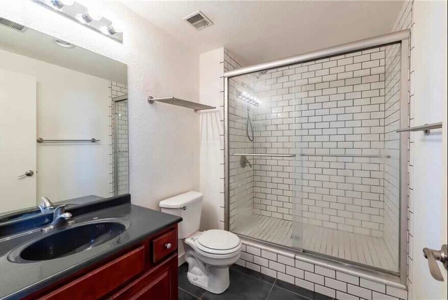 Building Photo - 1535 Walnut St Unit 701