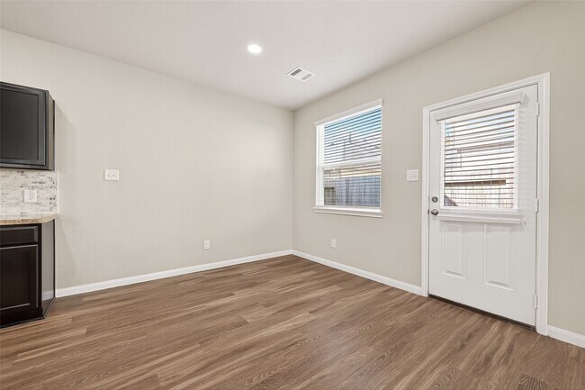 Building Photo - 5739 Manning Crk Trl