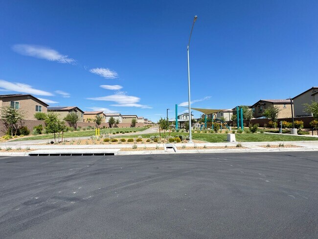 Building Photo - 4 bedroom in gated community!