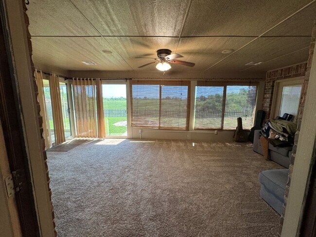 Building Photo - 3 bed, 2 bath, 2 car storm shelter in Yuko...