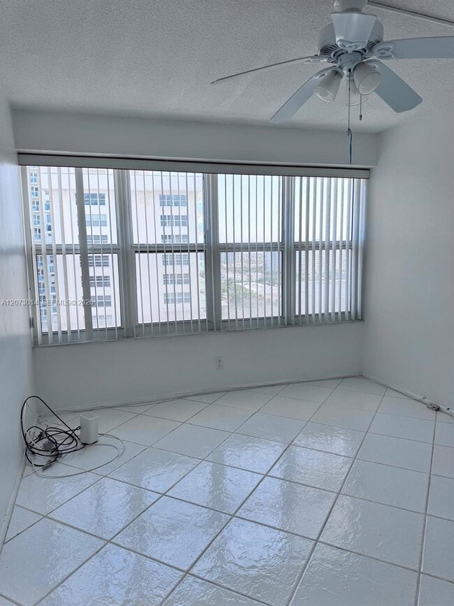 Building Photo - 4010 Galt Ocean Dr