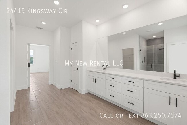 Building Photo - 24419 SW Kingsway Cir