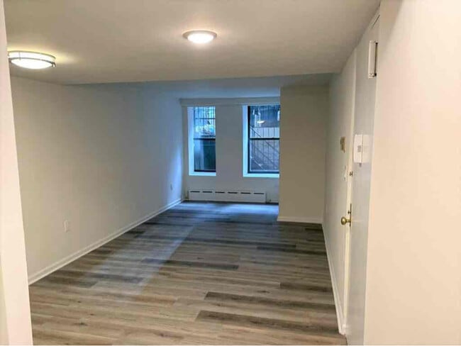 Building Photo - 190 W 82nd St