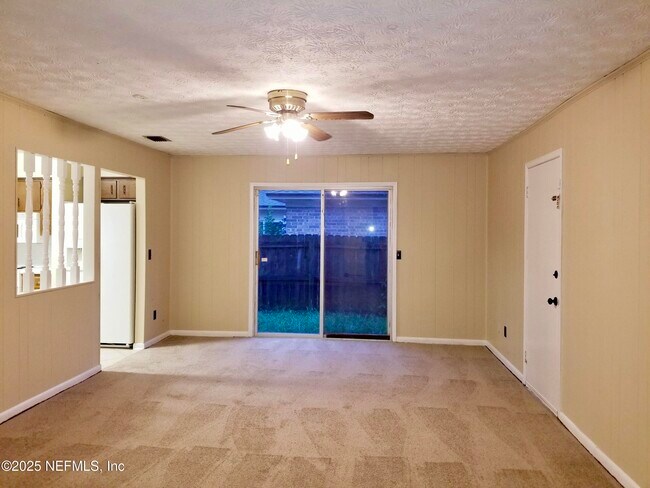 Building Photo - 2758 Oakdale Dr W