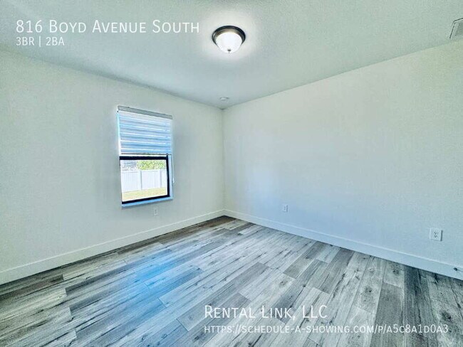 Building Photo - 816 Boyd Ave S