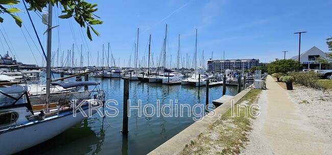 Building Photo - 9535 Bay Front Dr
