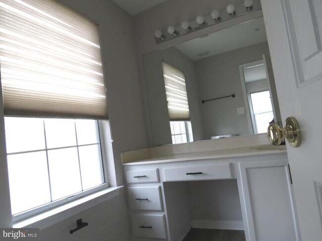 Building Photo - 16202 Ellipse Terrace