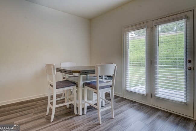 Building Photo - 7061 Rochford Dr