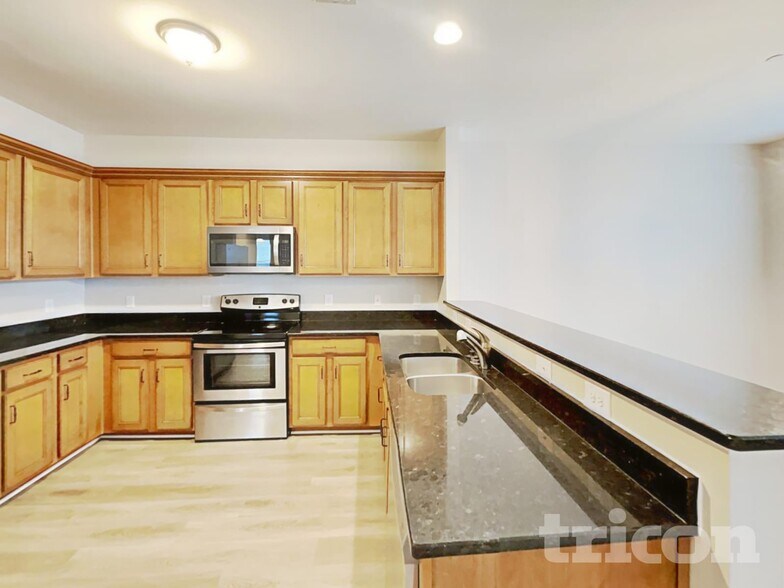 Building Photo - 1348 Creekside Dr