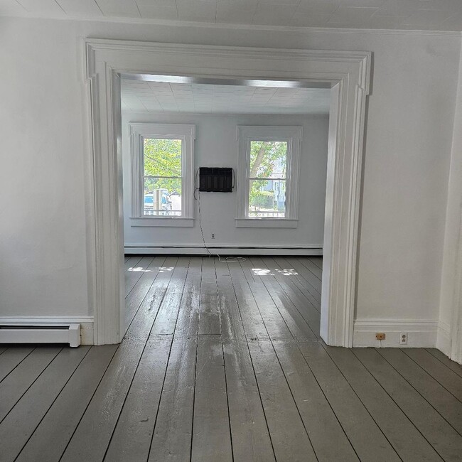 Building Photo - 29 Delano St