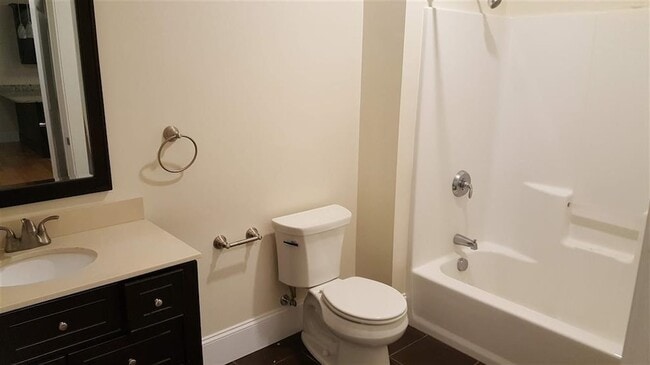 Building Photo - 2 Silver St