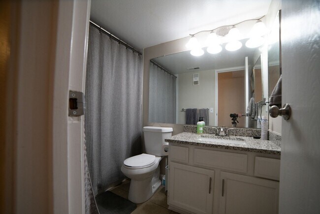 Building Photo - 341 Wright St