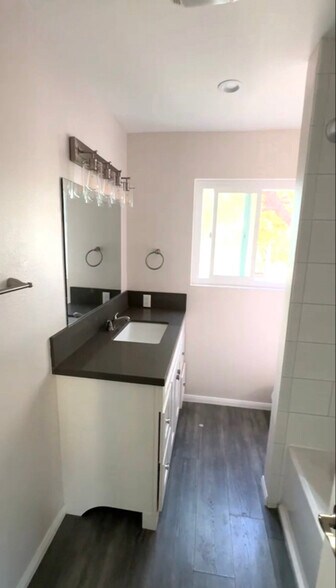 Building Photo - 600 E Harvard Rd