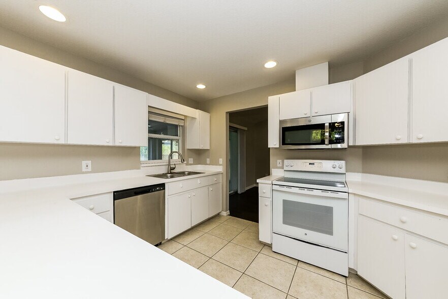 Building Photo - 2003 Old Arbor Ct