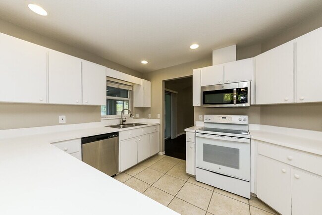 Building Photo - 2003 Old Arbor Ct