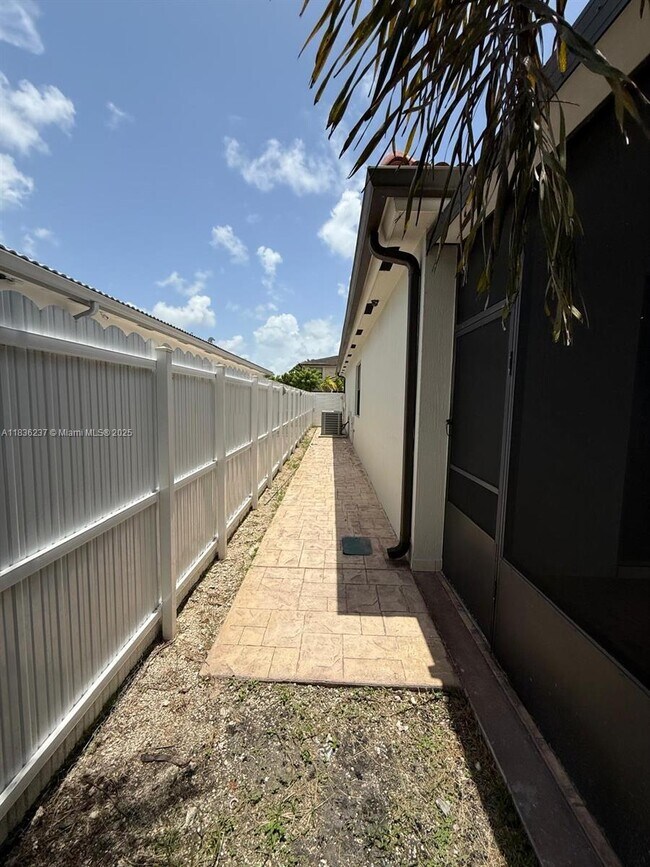 Building Photo - 13631 SW 272nd Terrace