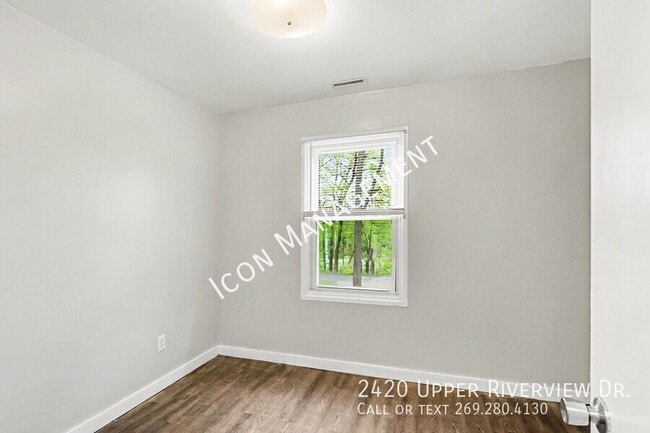 Building Photo - 2420 Upper Riverview Dr