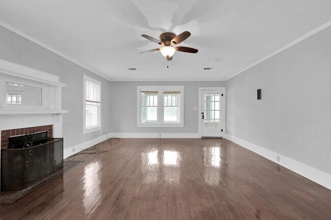 Building Photo - 211 S Navy Blvd