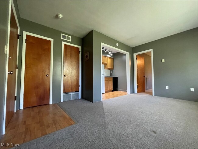 Building Photo - 1379 Barlow Rd