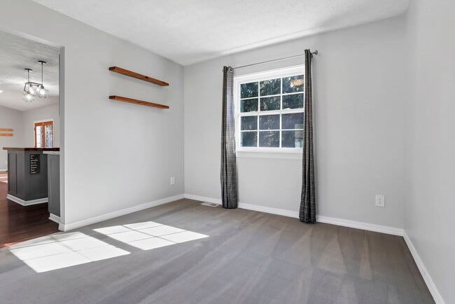 Building Photo - 5399 Thornburg Ct