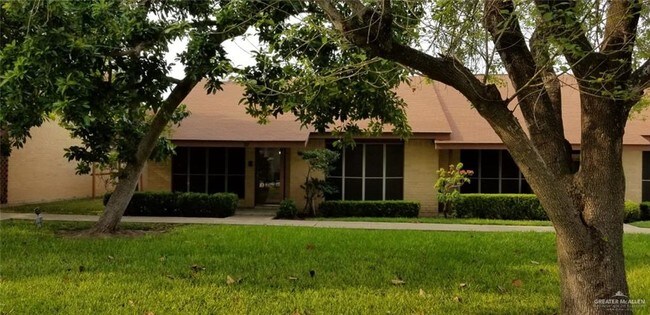 Primary Photo - 6 W Dallas Ave