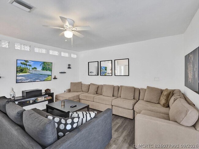 Building Photo - 4422 Sea Grape Dr