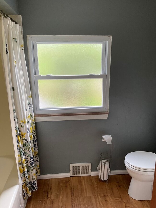 Building Photo - 3 Bedroom - Peaceful Living Just Minutes f...
